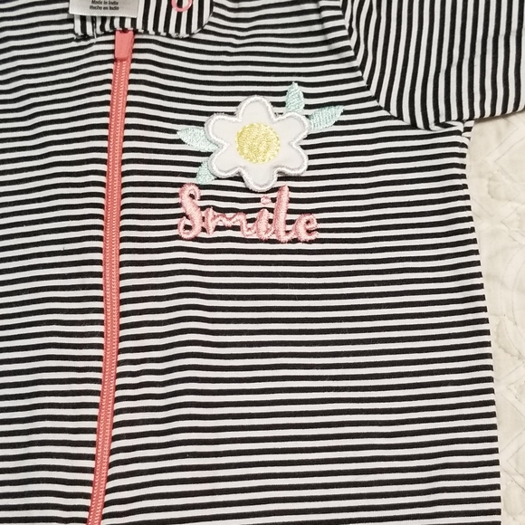 Pair of Footed Pajamas By Gerber - Picture 4 of 5